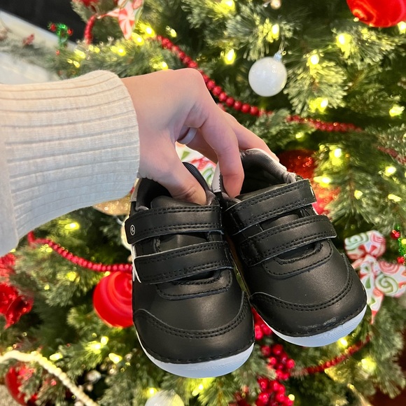 Stride Rite baby boy sneaker - Picture 2 of 3
